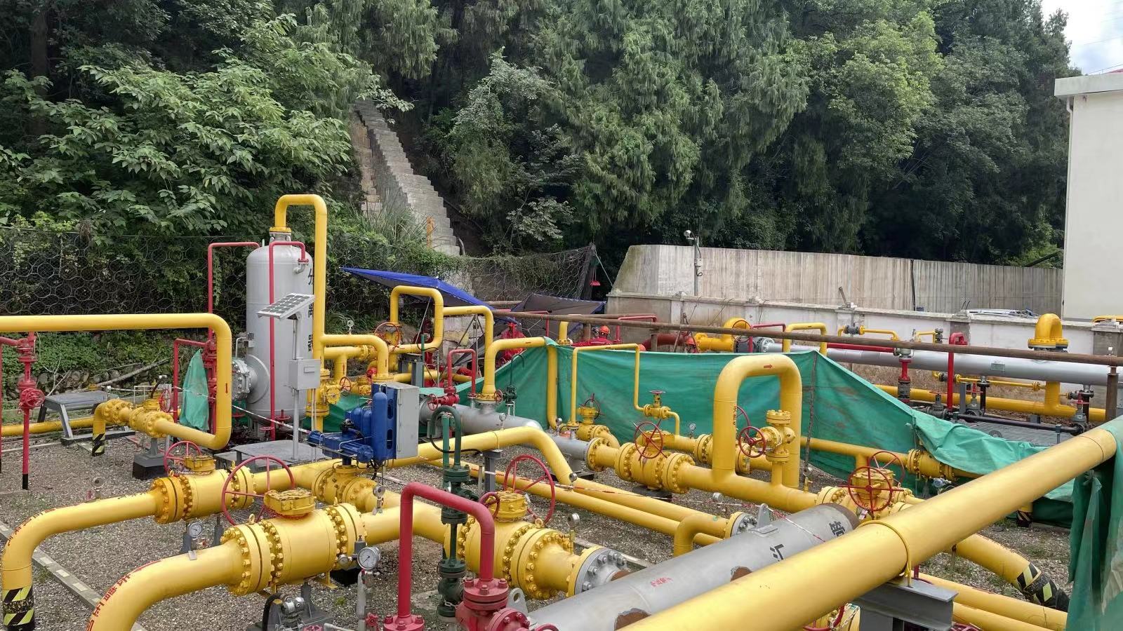 洛克石油八角場氣田聯合碰口作業取得圓滿成功