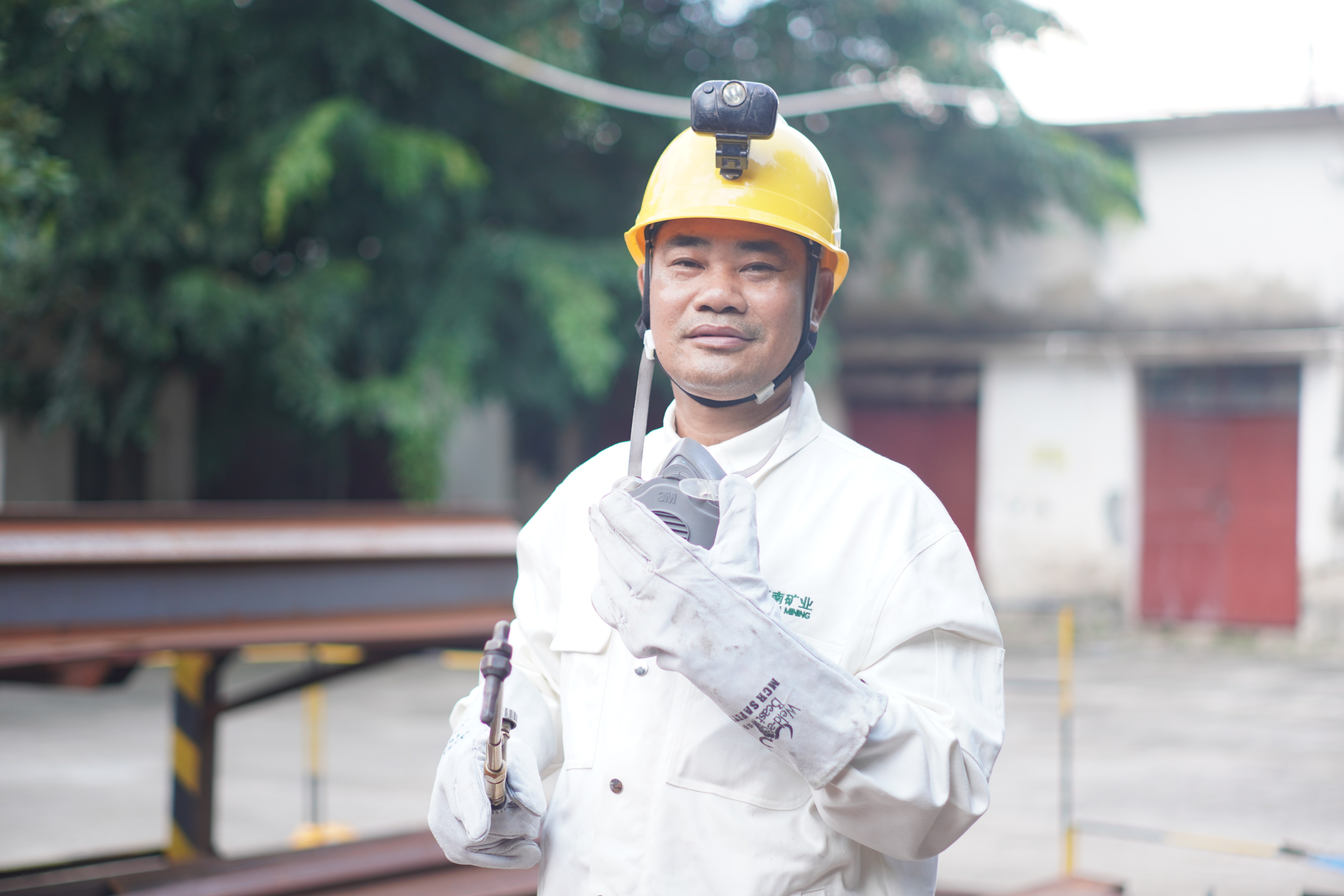 全國表彰！海南礦業(yè)員工李勇榮膺全國勞動模范