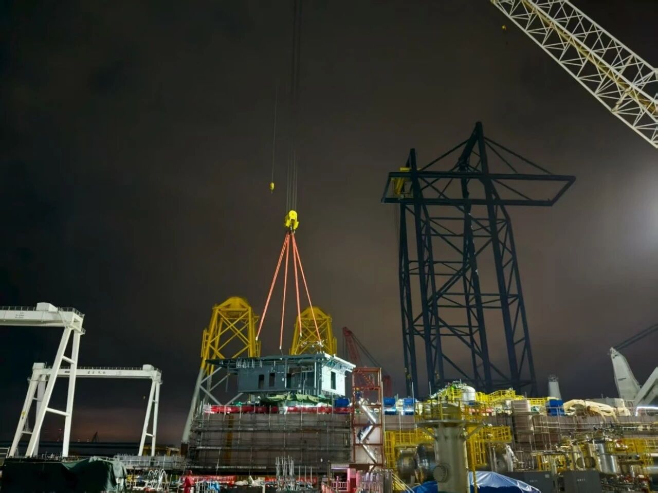 國慶中秋不停歇 一線奮戰顯擔當——洛克石油潿洲10-3油田西區平臺建造現場紀實